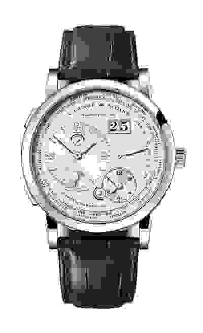 【德国】朗格（A.Lange & S&ouml;hne）——Lange 1 Time Zone系列腕表
LANGE 1 TIME ZONE可指示出全球24个时区的当地时间，同时显示原居地时间。按下外置城市圈的按钮便可轻易调校地区时间。