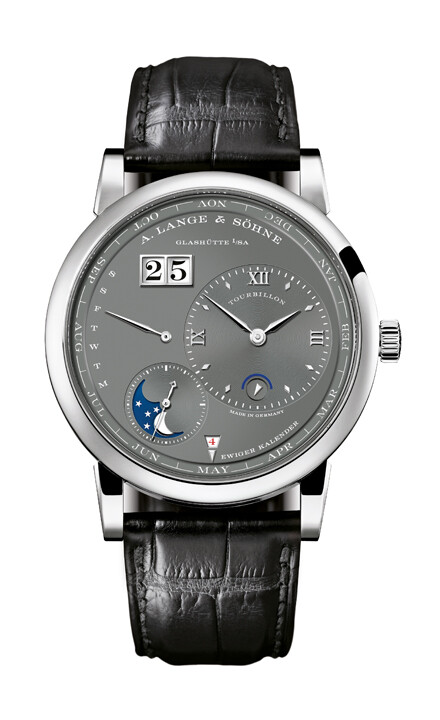 【德国】朗格（A.Lange & S&ouml;hne）——Lange 1 Tourbillon Perpetual Calendar系列腕表
著名的LANGE 1表盘启发了制表大师，以全新方式装配这个经典的万年历装置。月份显示设于腕表外圈，而非小表盘上，这完全消除了显示重叠的问题。透过蓝宝石水晶表底盖更可窥见陀飞轮持久穏定的运作。