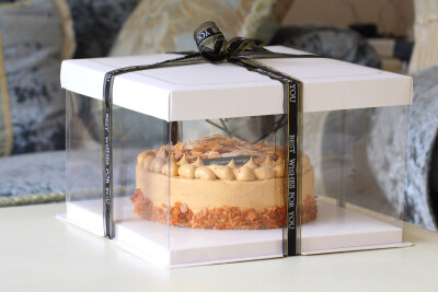 祝自己生日快乐
蛋糕给自己做了马斯寇特，在蓝带学的第一款大蛋糕，样子简单但味道一点不简单。 ​​​