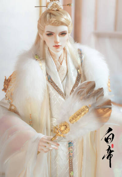 #龙魂# #bjd# #白帝#
西方白龙，其名白帝，居于九重霄汉之宫阙，为西海龙族之祖。
白帝历洪荒，统西海，登帝陛，守疆宇，心怀子民，泽应民求。图源微博:龙魂人形社