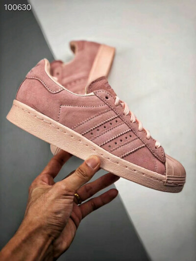 388元
Adidas Originals womens
superstar 80s plastic toe -冰粉
全鹿皮复古贝壳头 鞋型修长穿着舒适包裹鞋覆
完美百搭
Size:36 36.5 37 38 38.5 39