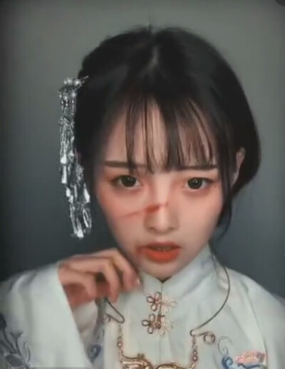 这个女孩是谁呀 she is so beautiful