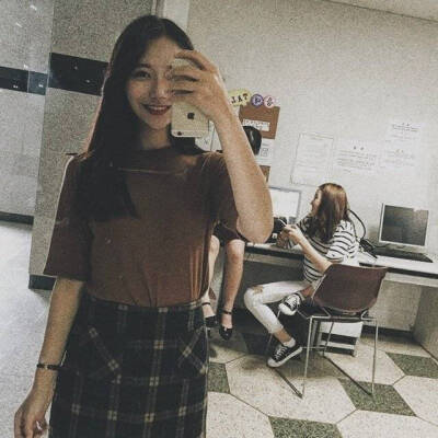 VSCO复古调色步骤
滤镜A6 ▷ 曝光-2 ▷ 对比度-3 ▷ 褪色+5 ▷ 颗粒+6 ▷ 色温+2 