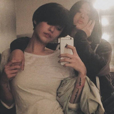 VSCO复古调色步骤
滤镜A6 ▷ 曝光-2 ▷ 对比度-3 ▷ 褪色+5 ▷ 颗粒+6 ▷ 色温+2 