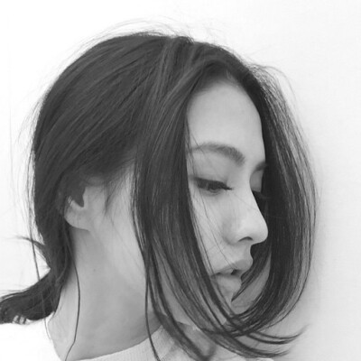 失望累积的太多，再慷慨的爱也会碎落满地，无论怎样还是会觉得无能为力，离开的不一定不在意，但有些人也许只适合留在记忆里，人生是一场盛大的相遇，我也曾想义无反顾地等你，可是亲爱的，对不起，我爱你，但是我已…