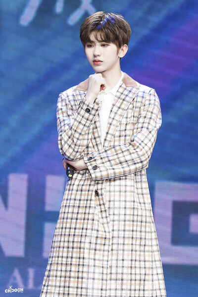 因为太喜欢你了，你的嘴角都可爱到和别的猪不一样
cr:IKUN是乙酸啊