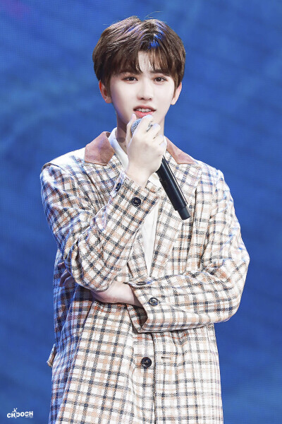 因为太喜欢你了，你的嘴角都可爱到和别的猪不一样
cr:IKUN是乙酸啊