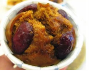 简易版开口红糖发糕
食材：低筋面粉100g、红糖50g、水80g、泡打粉3g、纸杯6个（底径4cm,高2cm）；
过程：
1.将低筋面粉放入盆中,红糖用水化开,将红糖水倒入盆中和面粉混和。
2.用刮刀拌合成面糊,放入泡打粉拌匀。
3.将面糊舀入纸杯9分满,放入蒸锅,大火蒸约10-15分钟。（蒸的过程中尽量不要揭开锅盖，在检视时,可以用牙签戳入发糕内部,如果没有粘连面糊表明已经熟透。）

