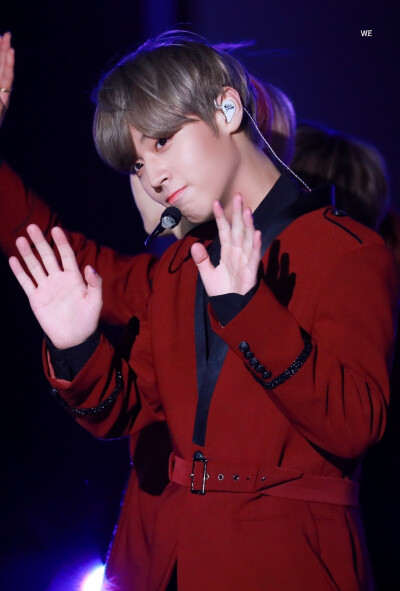 朴志训
181104 2018 Jeju Hallyu Festival
cr. WE_JIHOON