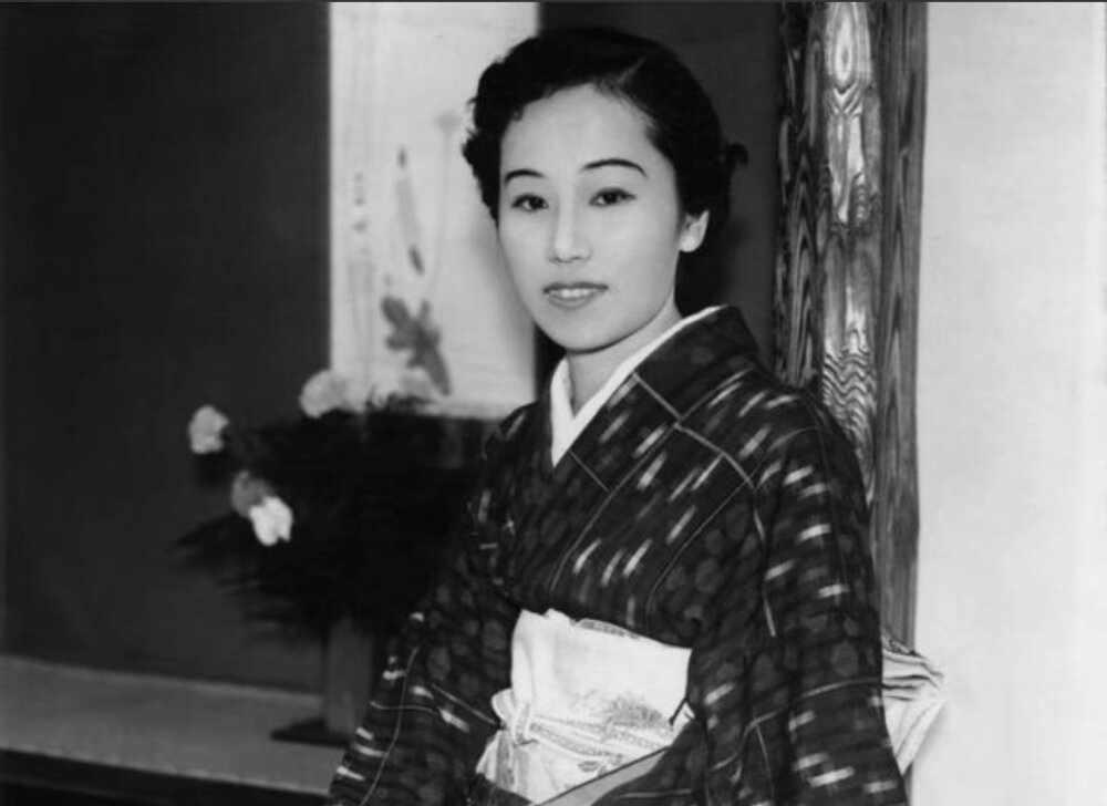 杉村春子
1974年与水谷八重子、东山千荣子三人被选为日本文化功劳者。1995年被提名文化勋章，但她辞退了提名