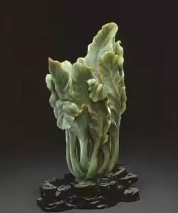 “清代”翡翠白菜花插——北京故宫博物院藏品