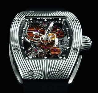 Richard Mille RM 018陀飞轮腕表
这是Richard Mille与宝诗龙联手研制RM 018 腕表。其中，Richard Mille提供机芯和表壳，宝诗龙提供宝石镶嵌。
18K白金材质
RM018手动上链机芯
动力储存48小时