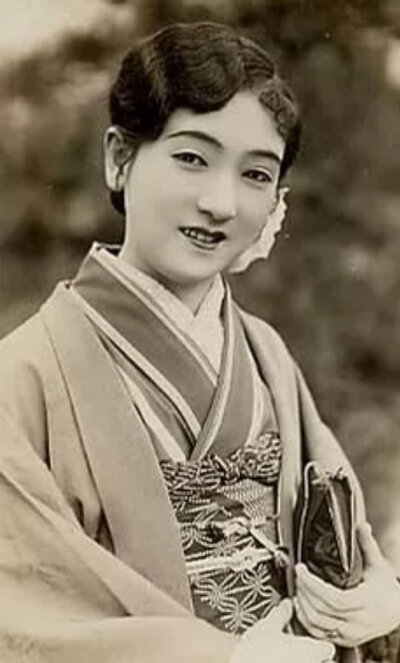 川崎弘子
日本女演员.1912-1971年