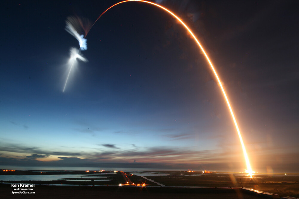 SpaceX Falcon 9 rocket launched and its Brilliant Light Over SoCal Skies。 the Twilight Effect（暮光效应）。此时火箭正飞出晨昏线，水汽凝结尾迹，被太阳照亮。