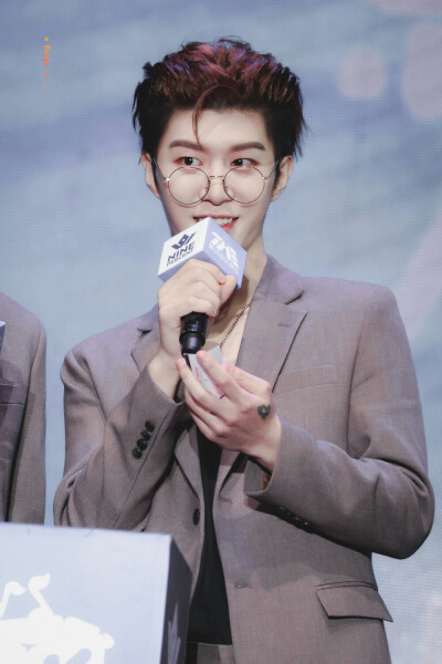 1127/范丞丞/上海
今天是范泽言呐♥