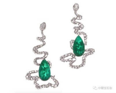 Opera系列Der Earring des Nibelungen 尼伯龙根的耳环，白金镶钻及水滴型祖母绿