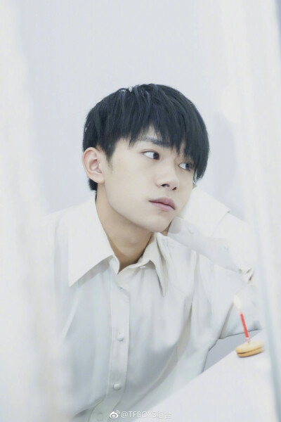 易烊千玺，成年，生日快乐❤