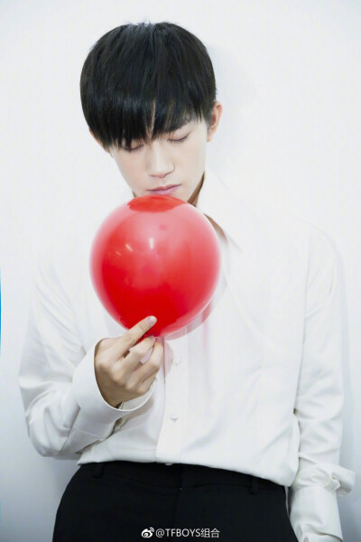 易烊千玺，成年，生日快乐❤