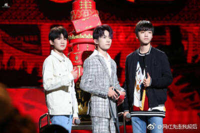 易烊千玺，成年，生日快乐❤