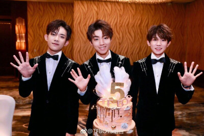 易烊千玺，成年，生日快乐❤