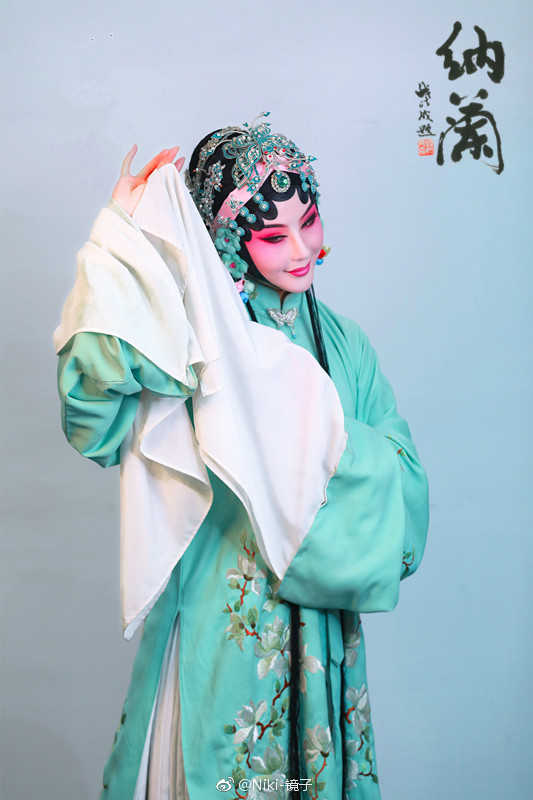 杜陵寒食草青青，羯鼓声高众乐停。更恨香魂不相遇，春肠遥断牡丹亭。千愁万恨过花时，人去人来酒一卮。唱尽新词欢不见，数声啼鸟上花枝