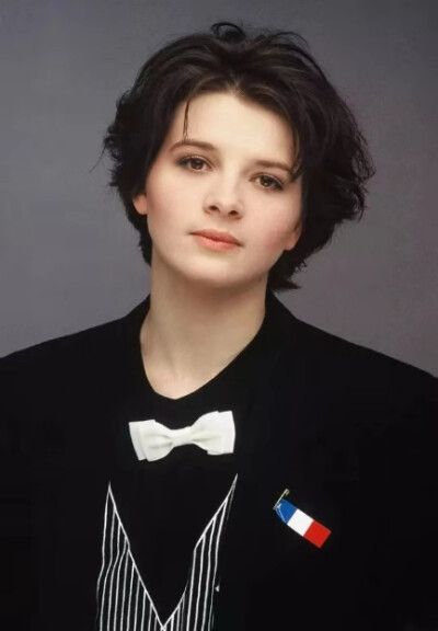 朱丽叶比诺什
Juliette Binoche
法国女演员.1964年～.第19届凯撒奖最佳女演员