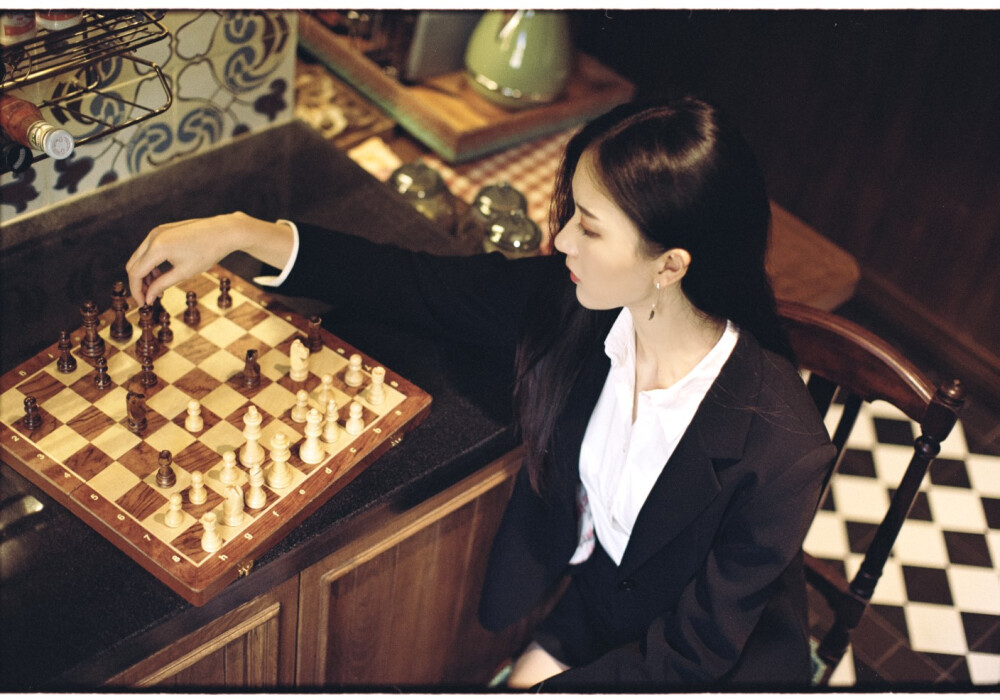 snh48吴哲晗 超级心水的黑西装写真