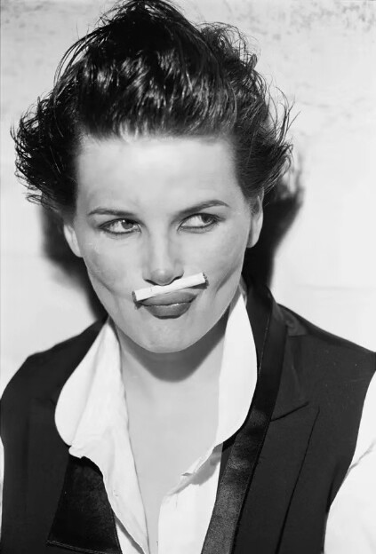 朱丽叶比诺什
Juliette Binoche
法国女演员.1964年～.第19届凯撒奖最佳女演员