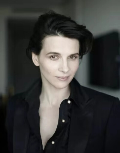 朱丽叶比诺什
Juliette Binoche
法国女演员.1964年～.第19届凯撒奖最佳女演员