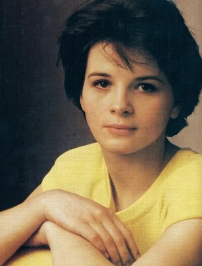 朱丽叶比诺什
Juliette Binoche
法国女演员.1964年～.第19届凯撒奖最佳女演员