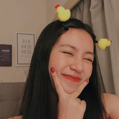 女头
（图源微博@情侣头像女无水印高清iphone壁纸）