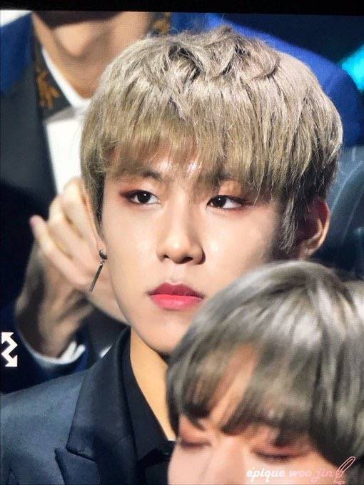 朴佑镇 wannaone 帕五金181128