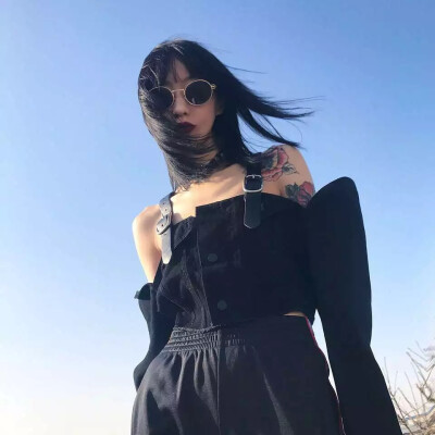 头像女 拿图点赞<引鬼为奴>