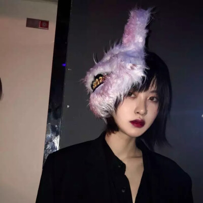 头像女 拿图点赞<引鬼为奴>