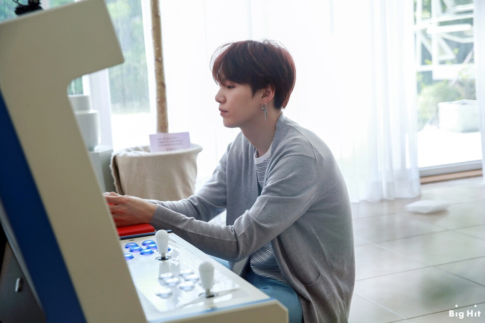 【181130 图片】Naver更新
Season Greeting Part9
/防弹少年团
/金南俊 金硕珍 闵玧其 郑号锡 朴智旻 金泰亨 田柾国