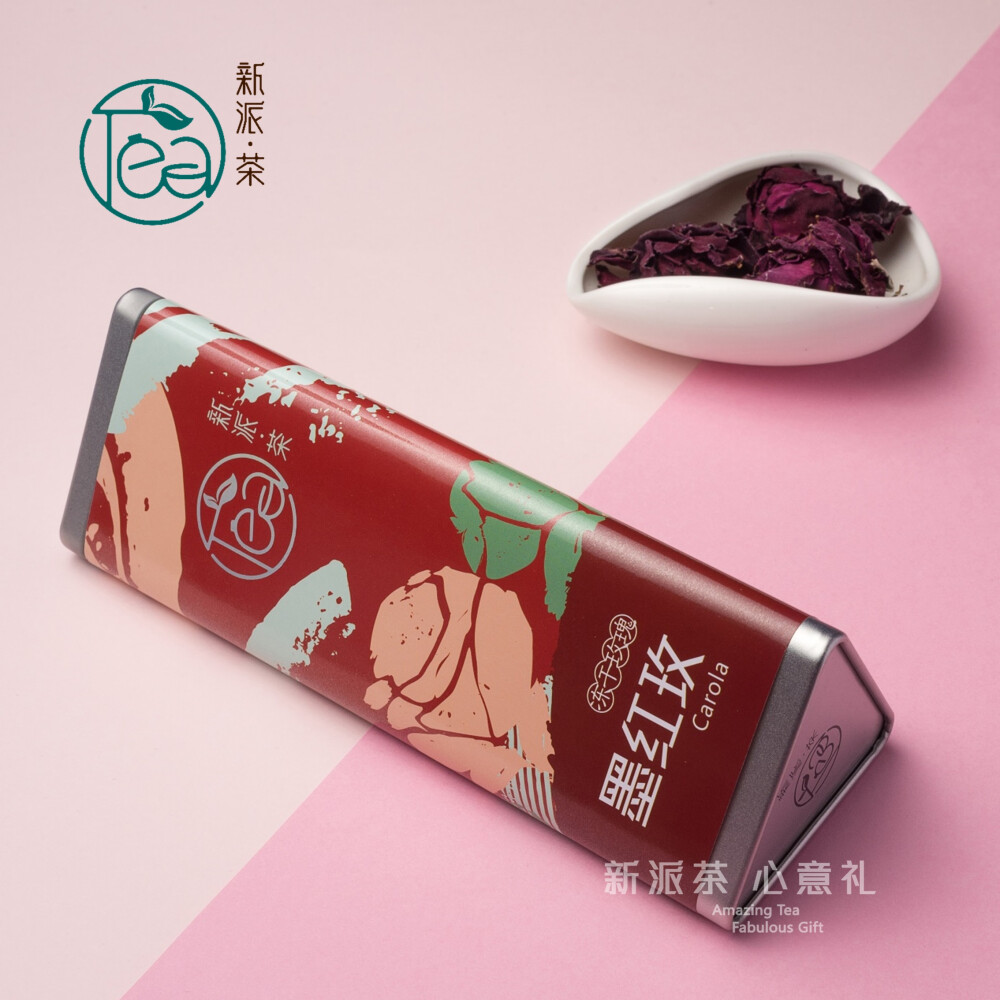 墨红枚，墨红玫瑰，花色苷含量丰富的玫瑰品种，饱含多种有益元素。
低温速冻技术，更好保存了玫瑰的形态与营养，让花朵停留在绽放的那一刻。花瓣完整，香气馥郁、茶汤明澈，唇齿留香。
每一朵玫瑰都是大自然的馈赠。花瓣暗红如墨，花朵饱满细腻，冻干技术完整保留了整朵玫瑰花的造型。
花瓣完整，香气馥郁、茶汤明澈轻晃茶杯、醇香扩散。
墨红枚冲泡提示：每次只需1朵左右，250毫升水量，70℃左右水温，冲泡3~5分钟。每次品饮剩1/3茶汤时续水，确保每泡浓淡均匀，可冲4~5泡。
【墨红玫】冻干玫瑰花茶 20克，零售价39元