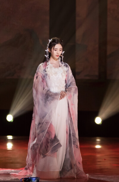 鞠婧祎 国风美少年