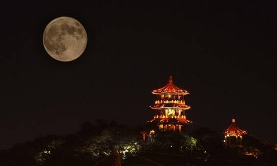 二十四桥仍在，波心荡冷月无声。 晚安