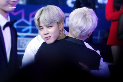 2018/11/06 MGA大赏
【MGA 获奖汇总】
双大赏获得，共七项相关获
年度艺人-BTS
年度数字专辑-Love Yourself 结Answer
韩国人气赏-BTS
最佳男子团体奖-BTS
男子舞蹈表演奖-IDOL
最佳编舞家-IDOL编舞 孙成德
最佳…