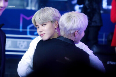 2018/11/06 MGA大赏
【MGA 获奖汇总】
双大赏获得，共七项相关获
年度艺人-BTS
年度数字专辑-Love Yourself 结Answer
韩国人气赏-BTS
最佳男子团体奖-BTS
男子舞蹈表演奖-IDOL
最佳编舞家-IDOL编舞 孙成德
最佳…