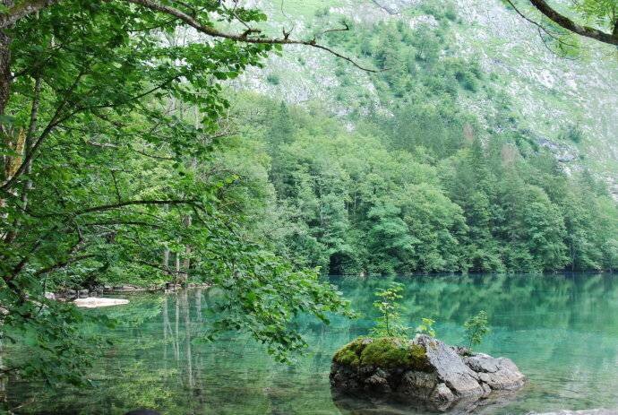 【德国】宛如一位青春少女，秀气而纯净，一颦一笑间，惹人怜爱。——国王湖景区 Obersee湖