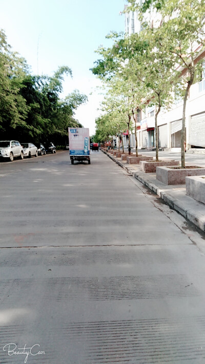 这条路离FF家很近