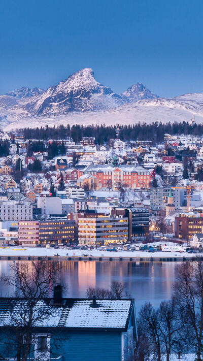 挪威北部最大港口城市，因有北大西洋暖流通过，冬季不封冻，是一个终年不冻港。©壹刻传媒