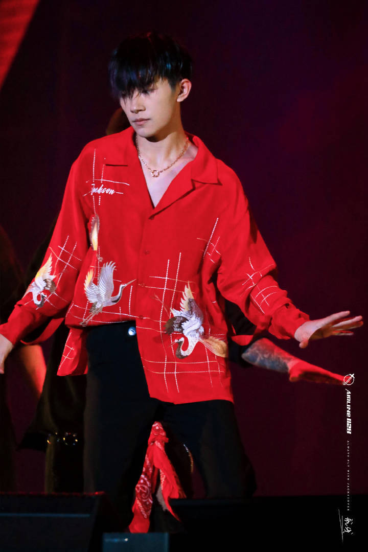 181128 易烊千玺燚’s成人礼