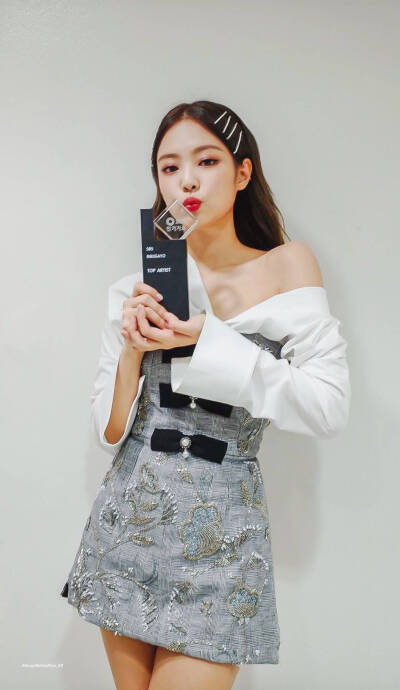 Jennie壁纸无水印
仙女本仙没错了～♥