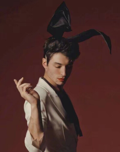 埃兹拉·米勒
Ezra Miller