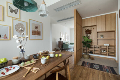 现代原木风 原木家具配糖果软装，打造清新舒适的家。