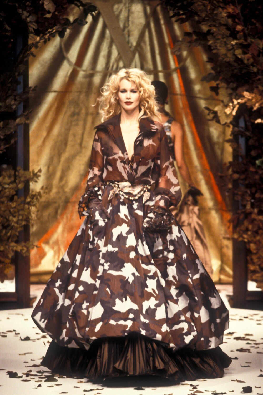 Valentino Haute Couture Fall/Winter 1994 Claudia Schiffer