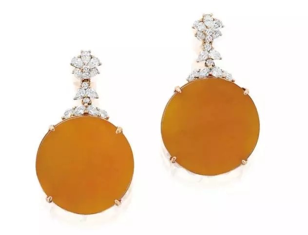 天然橙翡翠配钻石耳环
估价：HK$ 58,000 - 88,000 成交价：84,000