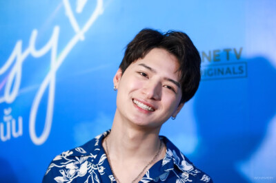 KristPerawat 泰剧一年生 王慧侦 暖暖 阿日学长 Arthit
cr.Twitter:@logo